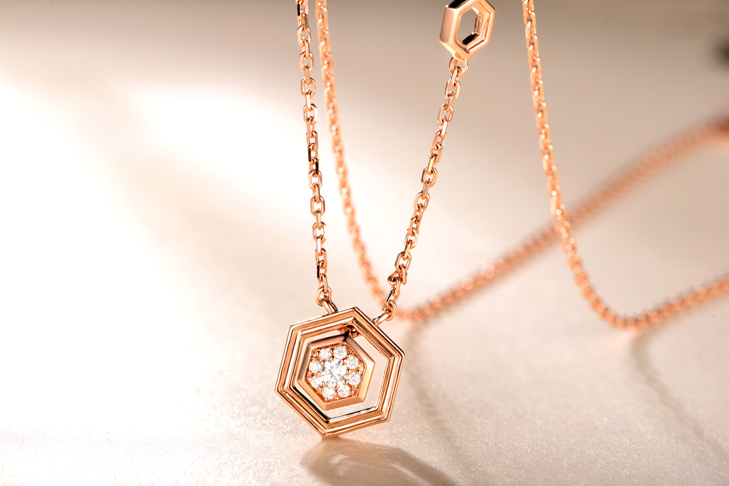 佐卡伊钻石项链女款锁骨链时尚链牌珠宝首饰送女友礼物蜂巢系列