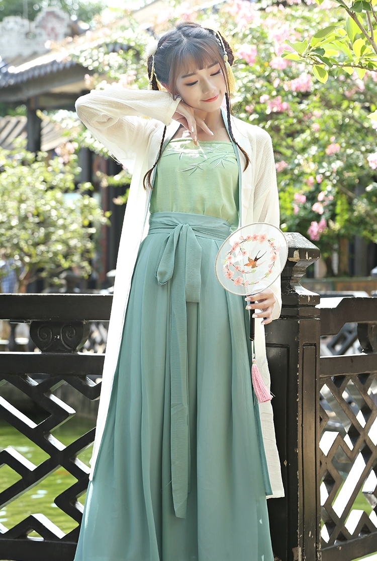 薇姬桑妮日常传统刺绣花汉服女襦裙抹胸汉元素三件套古装舞台服18新款