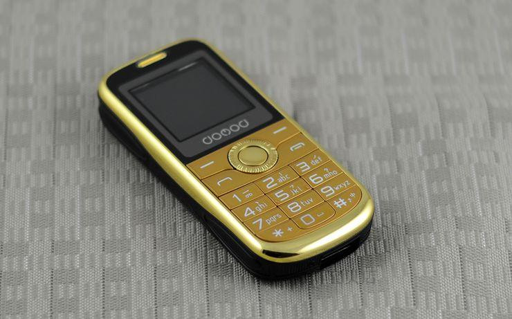 多美达g10v迷你直板手机充电宝超长待机儿童女士学生时尚手机红色