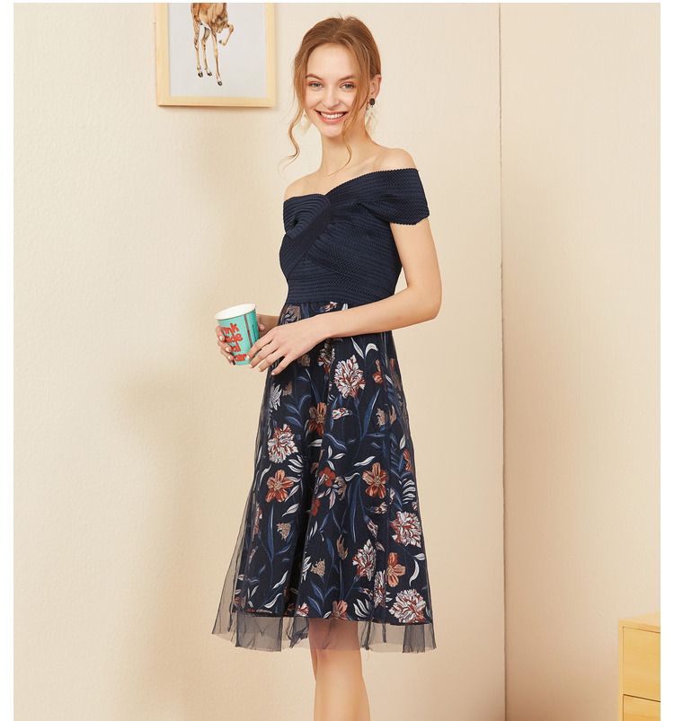 依尚街区港风碎花一字肩连衣裙女2019春新款时尚洋气显瘦a字裙潮