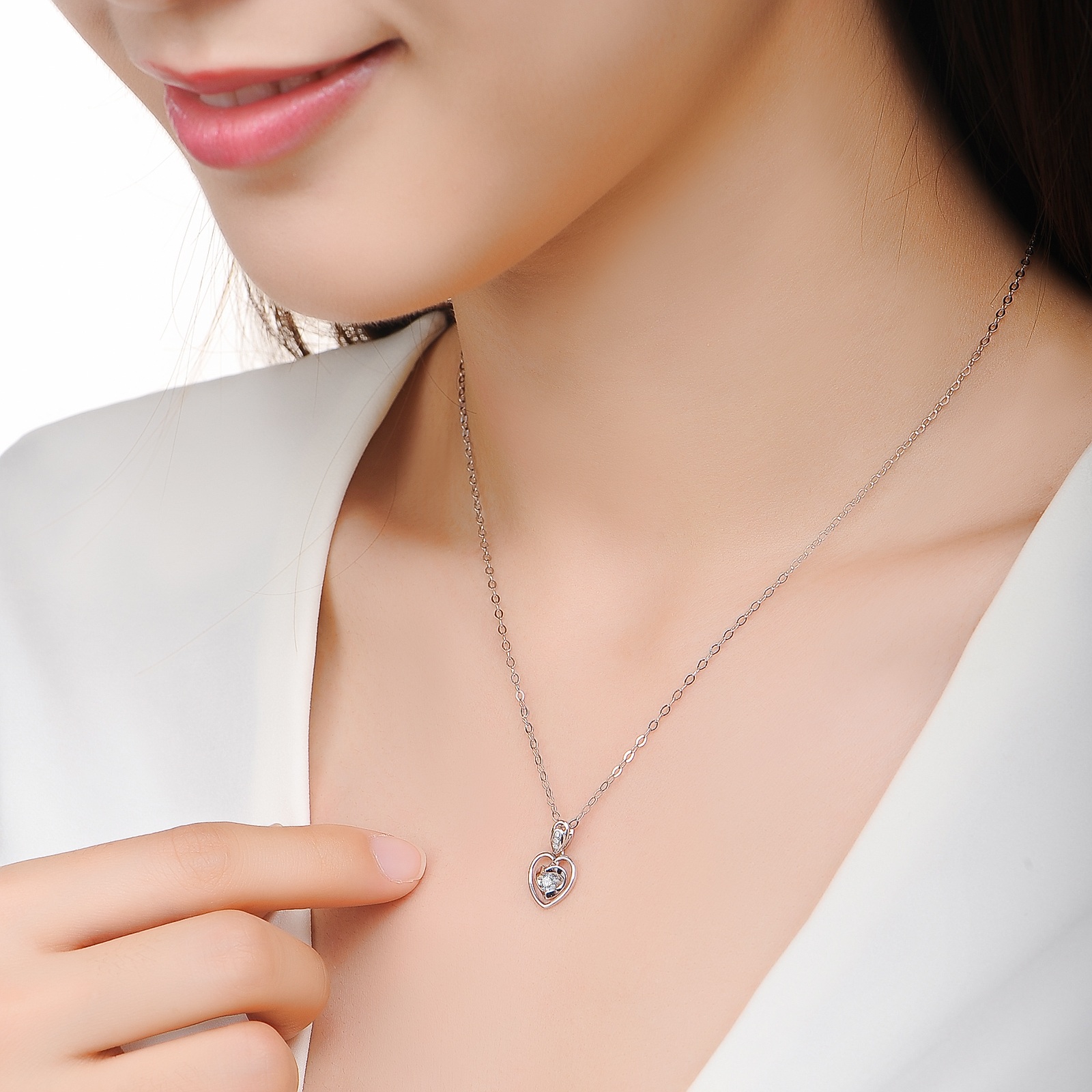 ideal爱迪尔珠宝18k金白钻石吊坠女正品真钻心形砖石钻石项链约10分